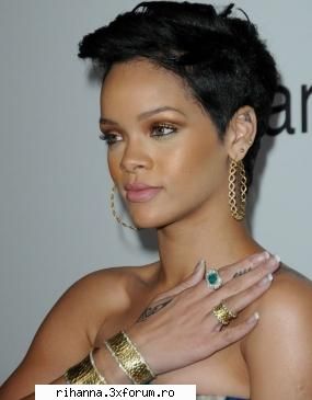 :* =) poze sexy cu rihanna