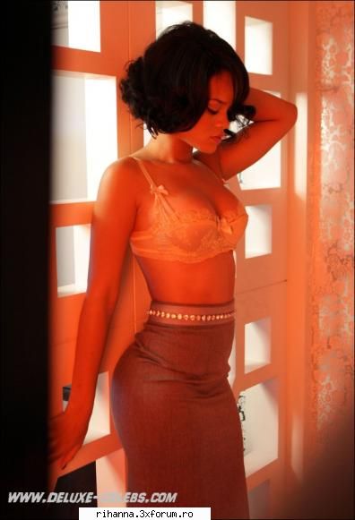Poze sexy cu Rihanna - picuxxl - ->>Photos<--