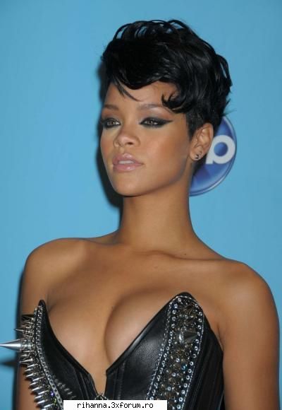 Poze sexy cu Rihanna - mady - ->>Photos<--